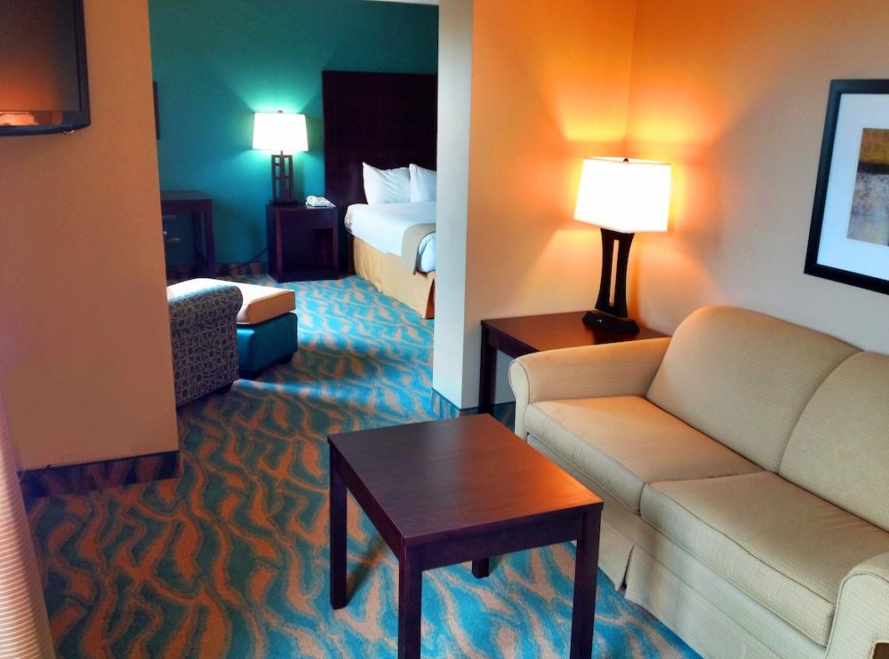 Holiday Inn Express Hotel & Suites Bluffton At Hilton Head Area By Ihg Exterior photo